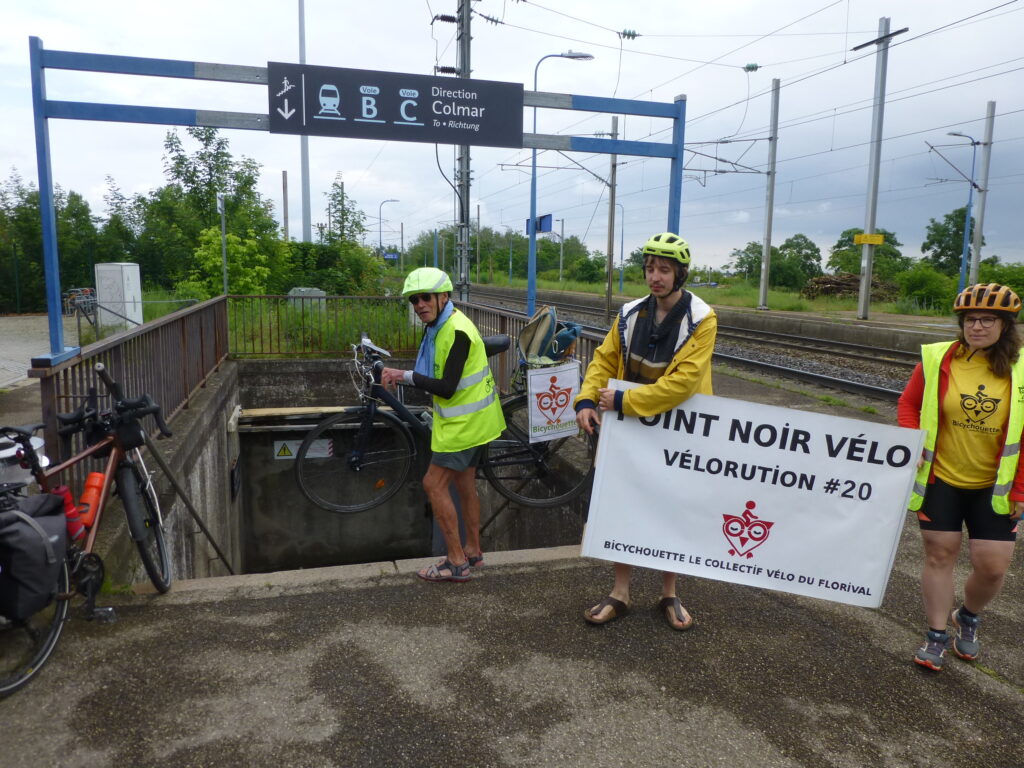 Point noir : passage non aménagé sous les voies à la gare de Bollwiller