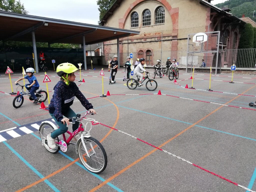 Initiation des jeunes du primaire à la sécurité routière dans un périscolaire de Guebwiller